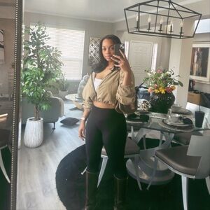 Meet your Posher, Tiara